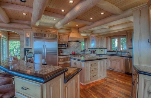Mineral Bluff Cabin | SpyGlass- Pet Friendly | Hot Tub | Helicopter Pad | Gated In Ground Pool