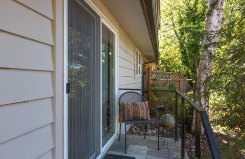 Sequim Apartment | SQ Ramblin Rose 3