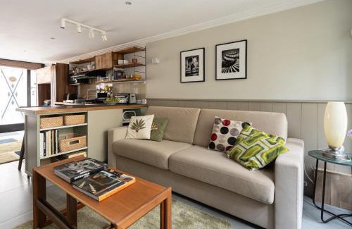 Neuilly-sur-Seine Apartment | Square Studio