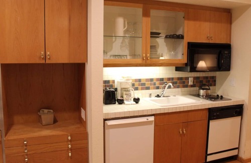 Olympic Valley House | Squaw Valley Lodge: Ski-in/Ski-out Studio w/Views, Pool & Hot Tubs
