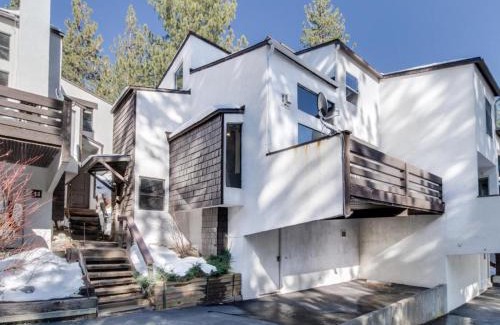 Olympic Valley Apartment | Squaw Valley Views Condo #15