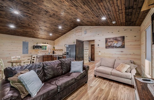 Fort Payne Cabin | Squirrel's Nest-cozy cabin w/hot tub & fire pit