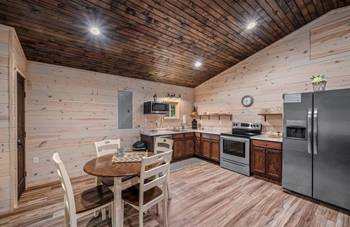 Fort Payne Cabin | Squirrel's Nest