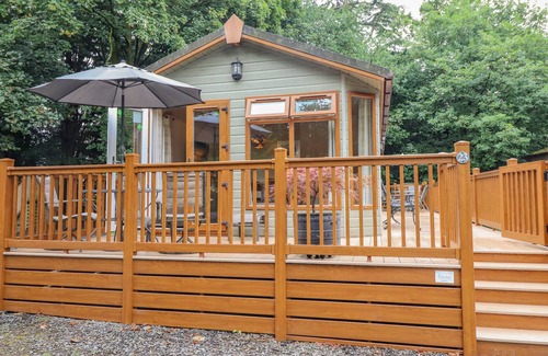 Troutbeck Bridge Cabin | SQUIRRELS LEAP LODGE, pet friendly, with a garden in Windermere