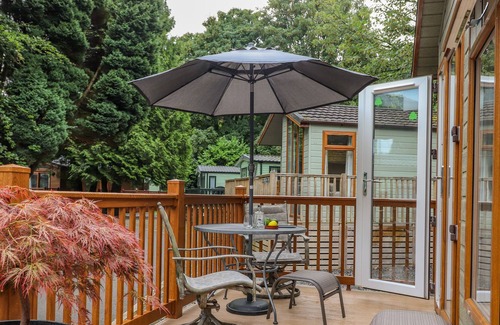 Troutbeck Bridge Cabin | SQUIRRELS LEAP LODGE, pet friendly, with a garden in Windermere