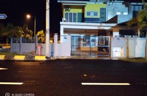 Tanjung Karang House | Sri Manik Guest House Tanjung Karang