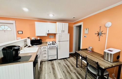 New Buffalo House | SS Post Boy Queen Suite with Jacuzzi