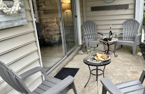 Demere Park Condo | SSI Retreat - Ocean Walk 2BR/2BA - Sleeps 6 - Centrally Located - Pet Friendly!