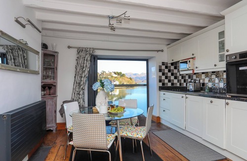 Borth-y-Gest Cottage | ST AGNES, pet friendly, with a garden in Borth-Y-Gest