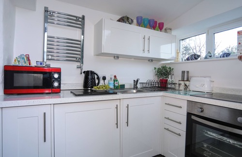 Borth-y-Gest Cottage | ST AGNES, pet friendly, with a garden in Borth-Y-Gest