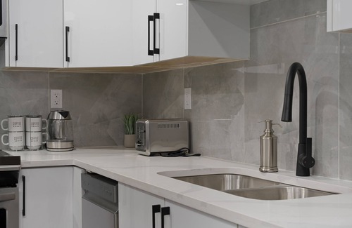 St. Albert House | St. Albert Luxury New 2BR/2BA Basement Private Entrance Pet-Friendly