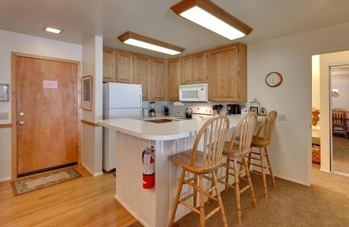 Mammoth Lakes Condo | St Anton Condos #42 (2-Bedroom) with Pool by RedAwning