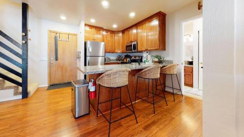 Mammoth Lakes House | St Anton Getaway Shared BBQ Pool & Hot Tub