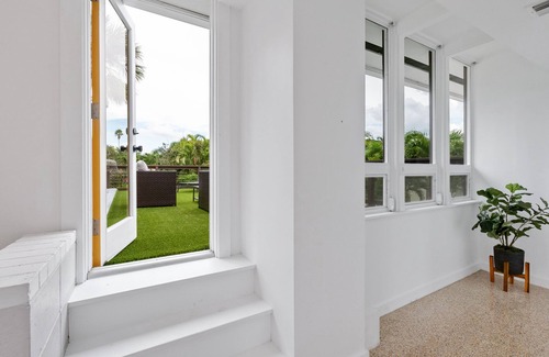 Sarasota House | St Armand's Circle Mid-Century Oasis with Pool - Steps to Circle
