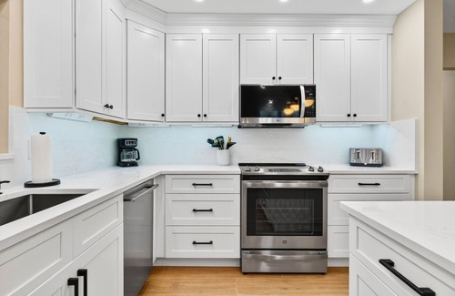 Ringling Estates House | ST. ARMANDS CIRCLE, 3 Bedroom 3 Bath, Heated Pool!