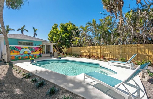 Sarasota House | St Armands Mid Century Rad Pad with Pool