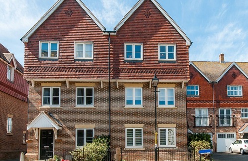 Westgate-on-Sea House | St Augustine’s Family Seaside Retreat - Private Parking - Westgate-On-Sea