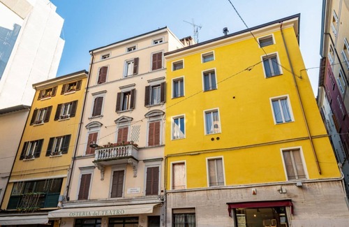 Parma City Centre Apartment | St. Bartholomew Square Bright&Comfy Apt x4