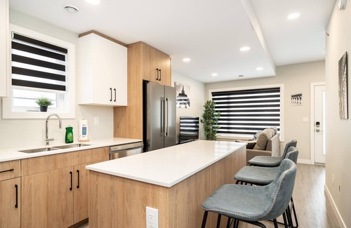 Winnipeg House | St Boniface+Eye Catching 2 Bdr+ Parking Included (4-372)