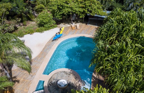 Avellanas Beach House | Stylish villa surrounded by lush gardens