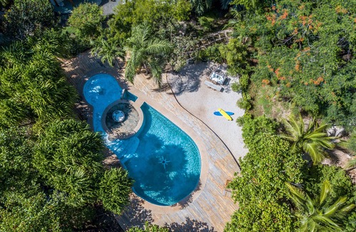 Avellanas Beach House | Stylish villa surrounded by lush gardens