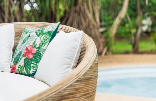 Avellanas Beach House | Stylish villa surrounded by lush gardens