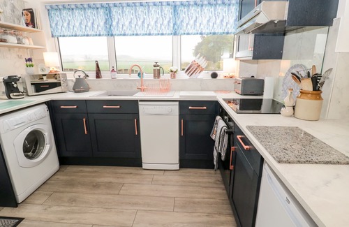 Berwick-upon-Tweed Cottage | ST CUTHBERT'S COTTAGE, family friendly, with a garden in Beal