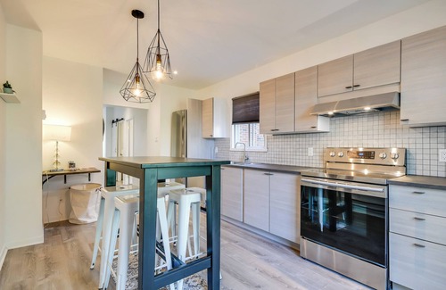 Plateau Mont Royal Apartment | St Denis's Classic - Near Mont Royal Metro Station