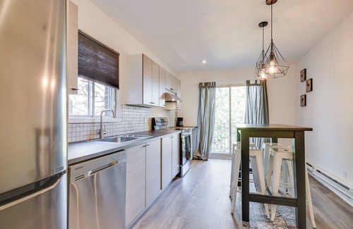 Plateau Mont Royal Apartment | St Denis's Classic - Near Mont Royal Metro Station