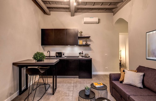 Rione VII Regola Apartment | St. Eligio Suite