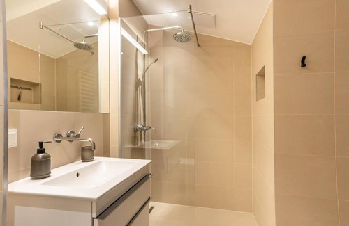 Schottenfeld Apartment | St. Elizabeth 2