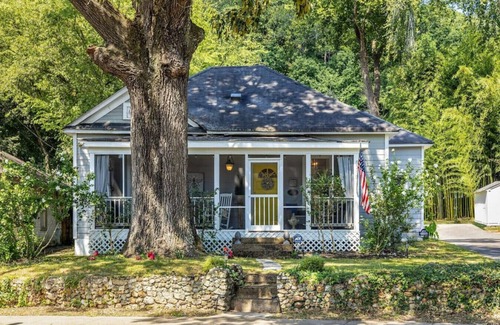 St. Elmo Improvement League House | St. Elmo Bliss Bungalow - 2BR