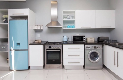 Port Elizabeth Central Apartment | St Georges Apartment - Modern, Secure, Spotless