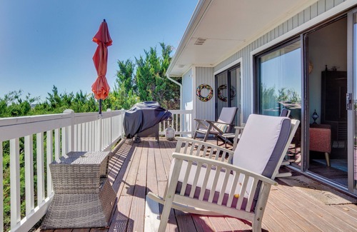 Oceanmarsh Subdivision Cottage | St Helena Island Retreat w/Deck: Walk to Beach