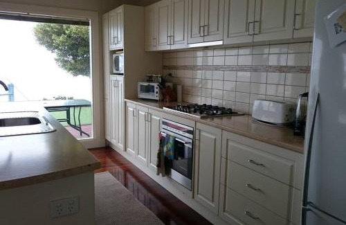 Melville House | St Helens Beachfront