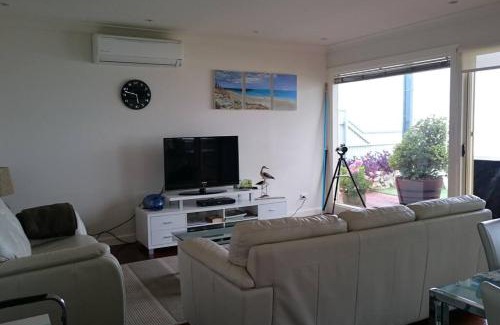 Melville House | St Helens Beachfront