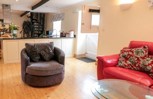 Hinderwell Cottage | ST HILDA'S COTTAGE, pet friendly, with hot tub in Hinderwell