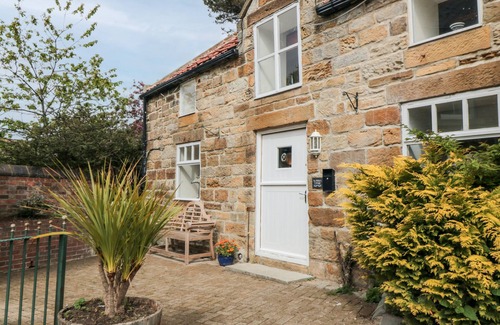 Hinderwell Cottage | ST HILDA'S COTTAGE, pet friendly, with hot tub in Hinderwell