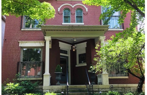 Old Louisville House | St.James Court Art Show*Luxe Victorian*UL/Downtown*BourbonTrail*Games*Speakeasy
