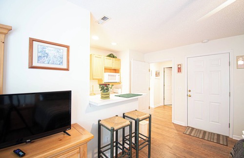 St. James Condo | St James Hideaway: Charming 2-bedroom condo with WiFi, AC in lovely Southport