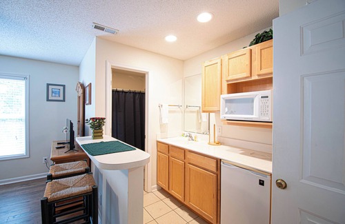 St. James Condo | St James Hideaway: Charming 2-bedroom condo with WiFi, AC in lovely Southport