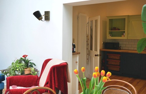 Exeter House | St James: Light, airy house with garden near Exeter university and town centre.
