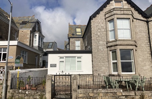 St Ives Cottage | St James Rest - sleeps 4 guests in 2 bedrooms