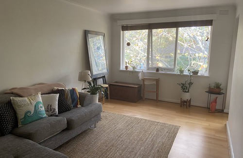 St Kilda Apartment | St Kilda Grand Prix apartment