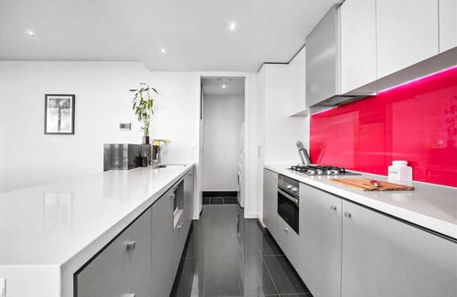 St Kilda Apartment | St Kilda Penthouse. Views. Spa.