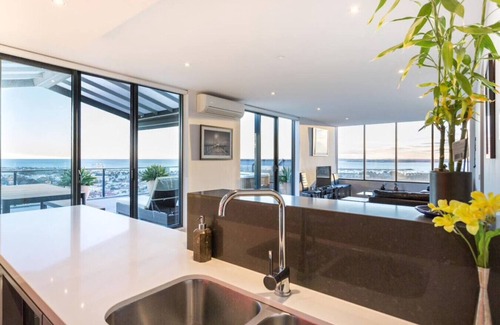 St Kilda Apartment | St Kilda Penthouse. Views. Spa.