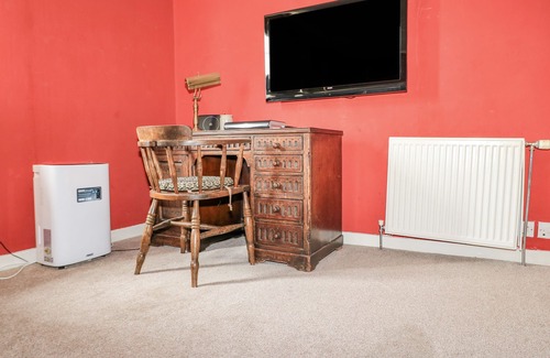 Baleshare Cottage | ST. KILDA, pet friendly, with open fire in Lochmaddy, North Uist