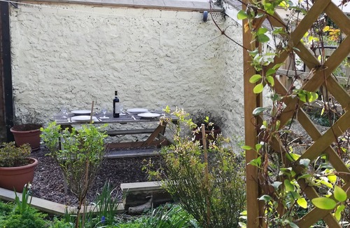 Tatworth Cottage | ST MARGARET'S COTTAGE, family friendly, with open fire in Tatworth