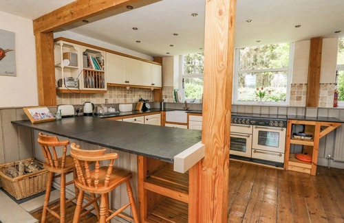 Llandrindod Wells Cottage | ST. MARKS SCHOOL HOUSE, pet friendly, with a garden in Rhayader
