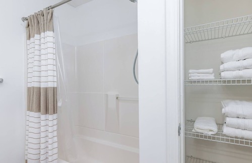 St. Matthews Condo | St Matthews Monthly Rental - Two Bedroom Townhouse with Pool Access